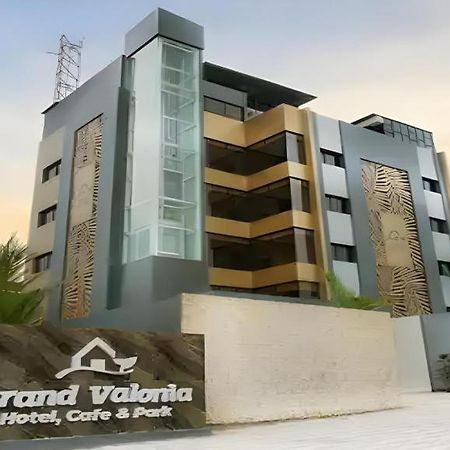 Hotel Grand Valonia Jembel Zewnętrze zdjęcie