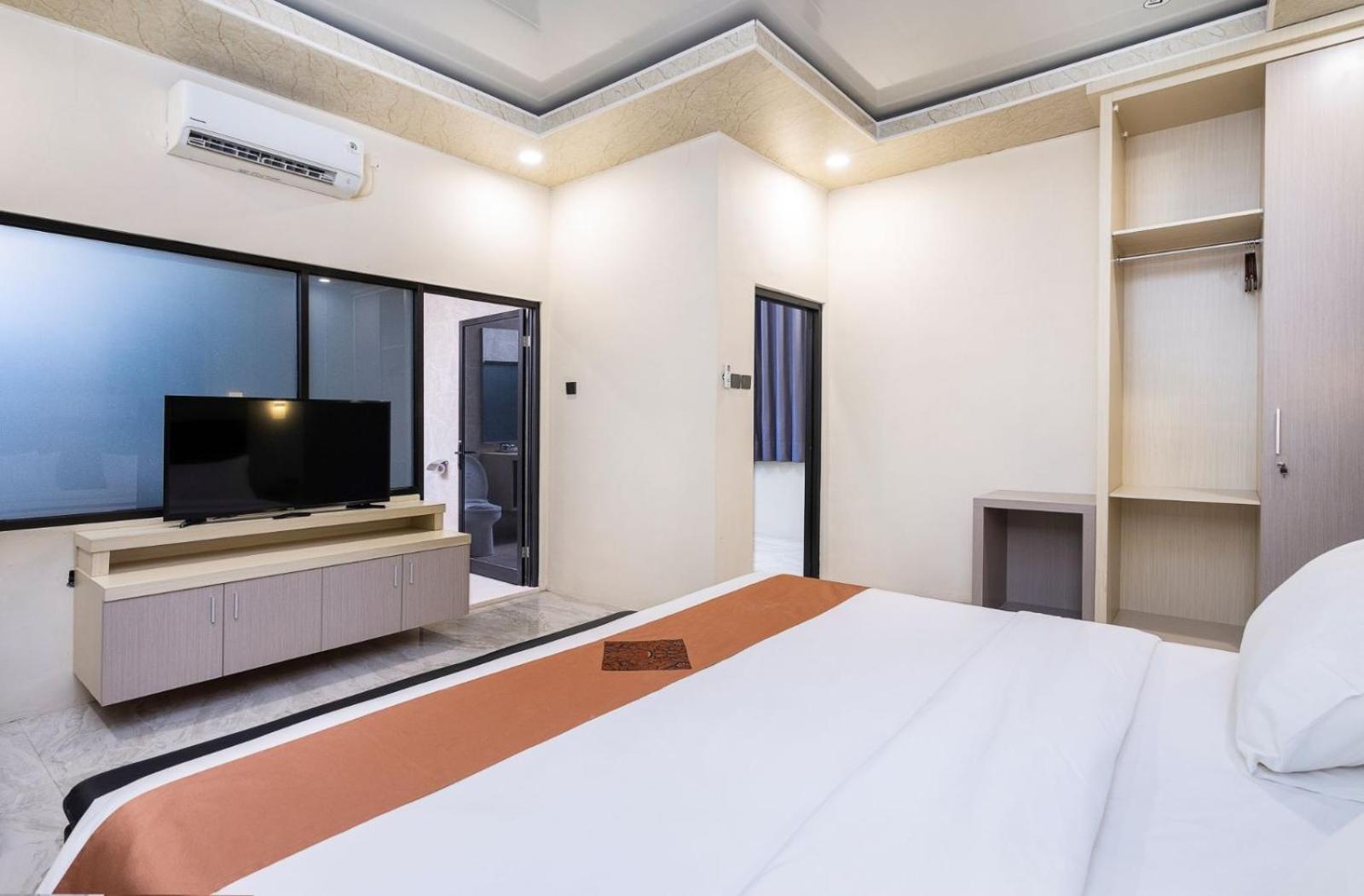 Hotel Grand Valonia Jembel Zewnętrze zdjęcie