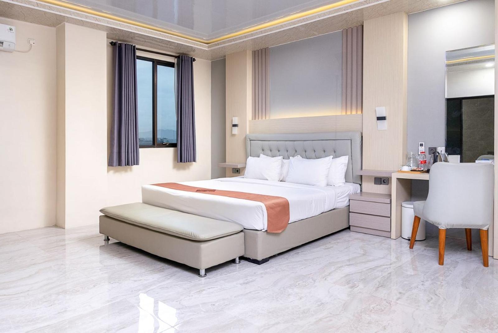 Hotel Grand Valonia Jembel Zewnętrze zdjęcie