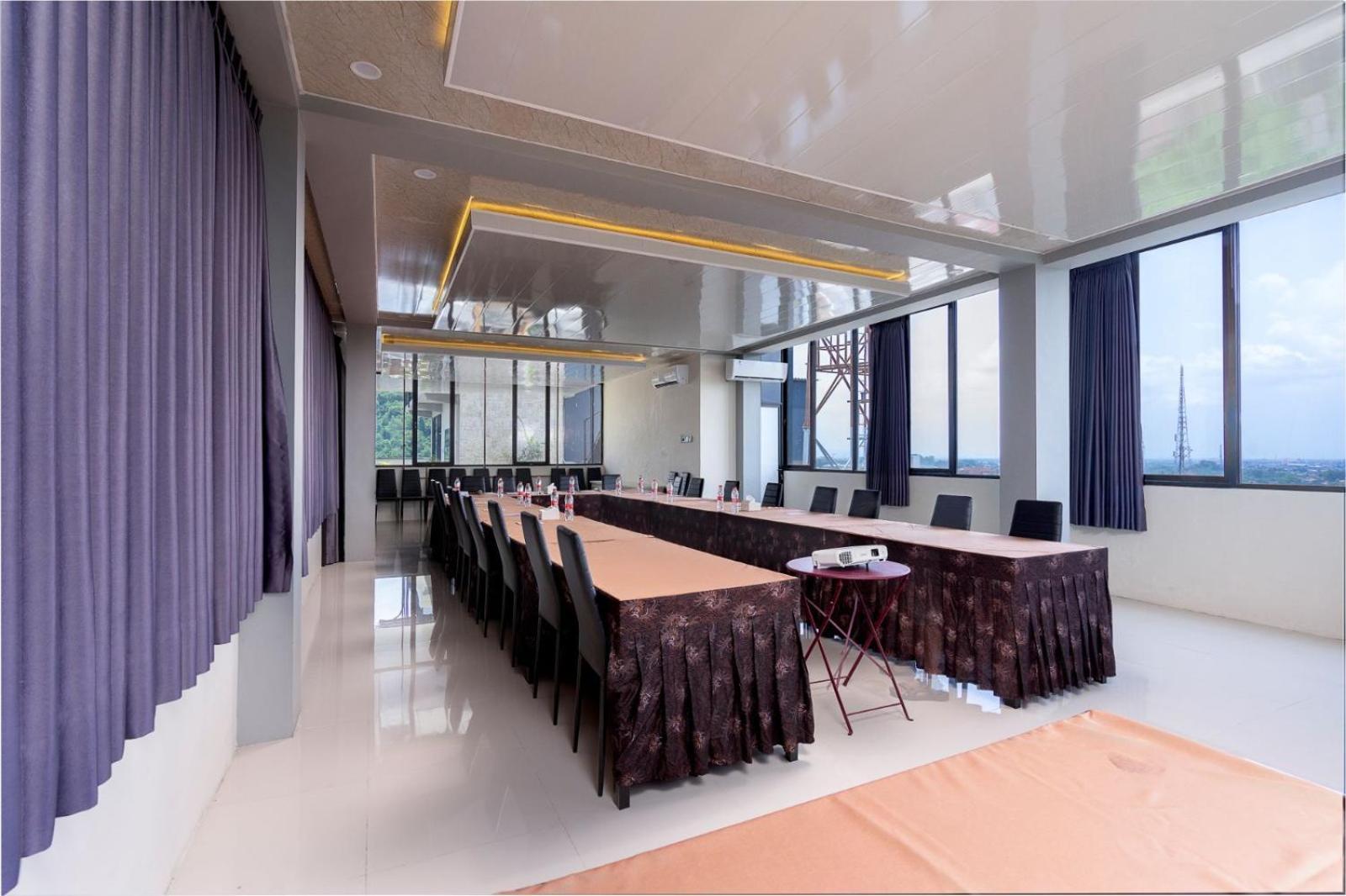 Hotel Grand Valonia Jembel Zewnętrze zdjęcie