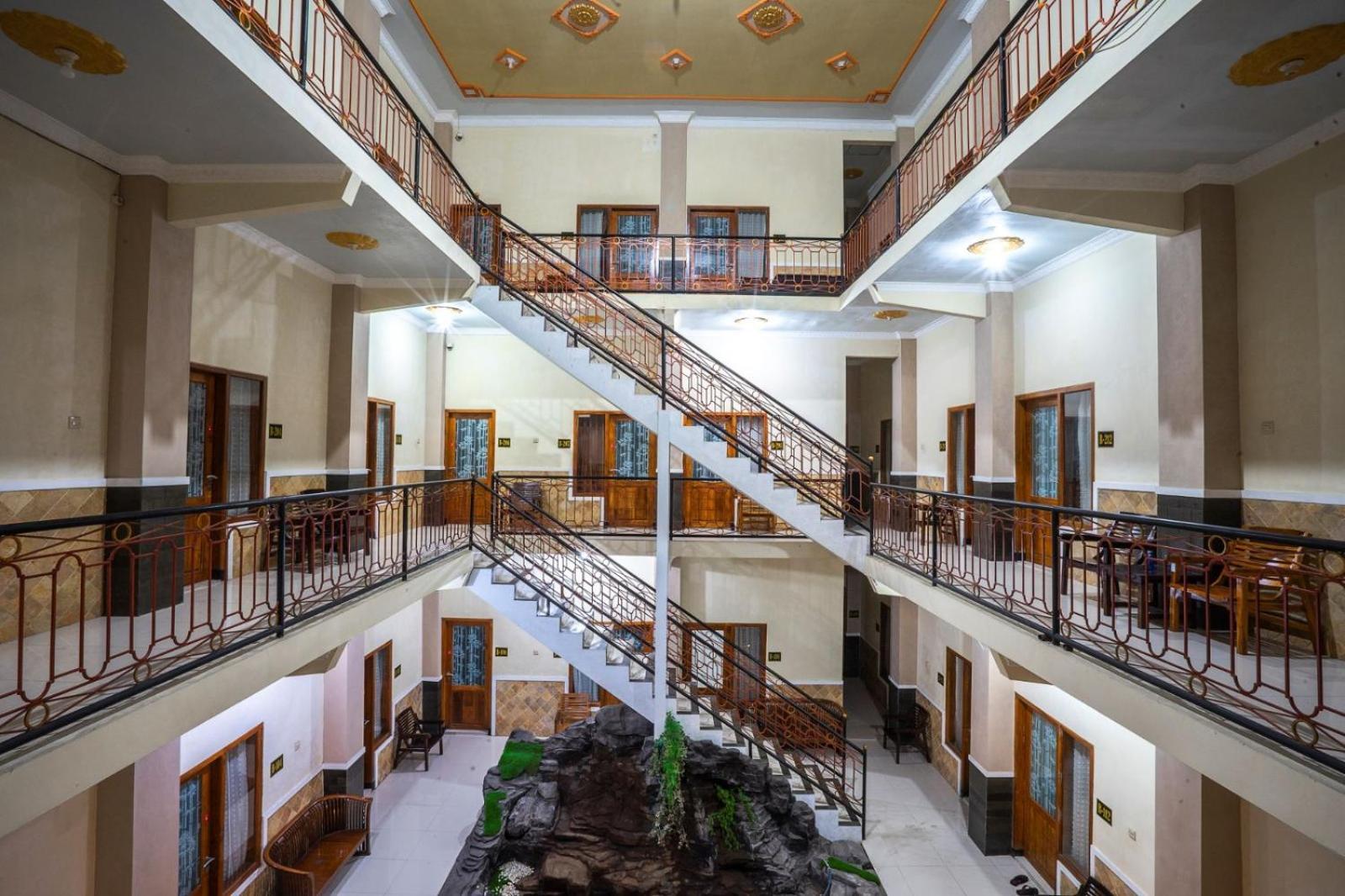 Hotel Grand Valonia Jembel Zewnętrze zdjęcie