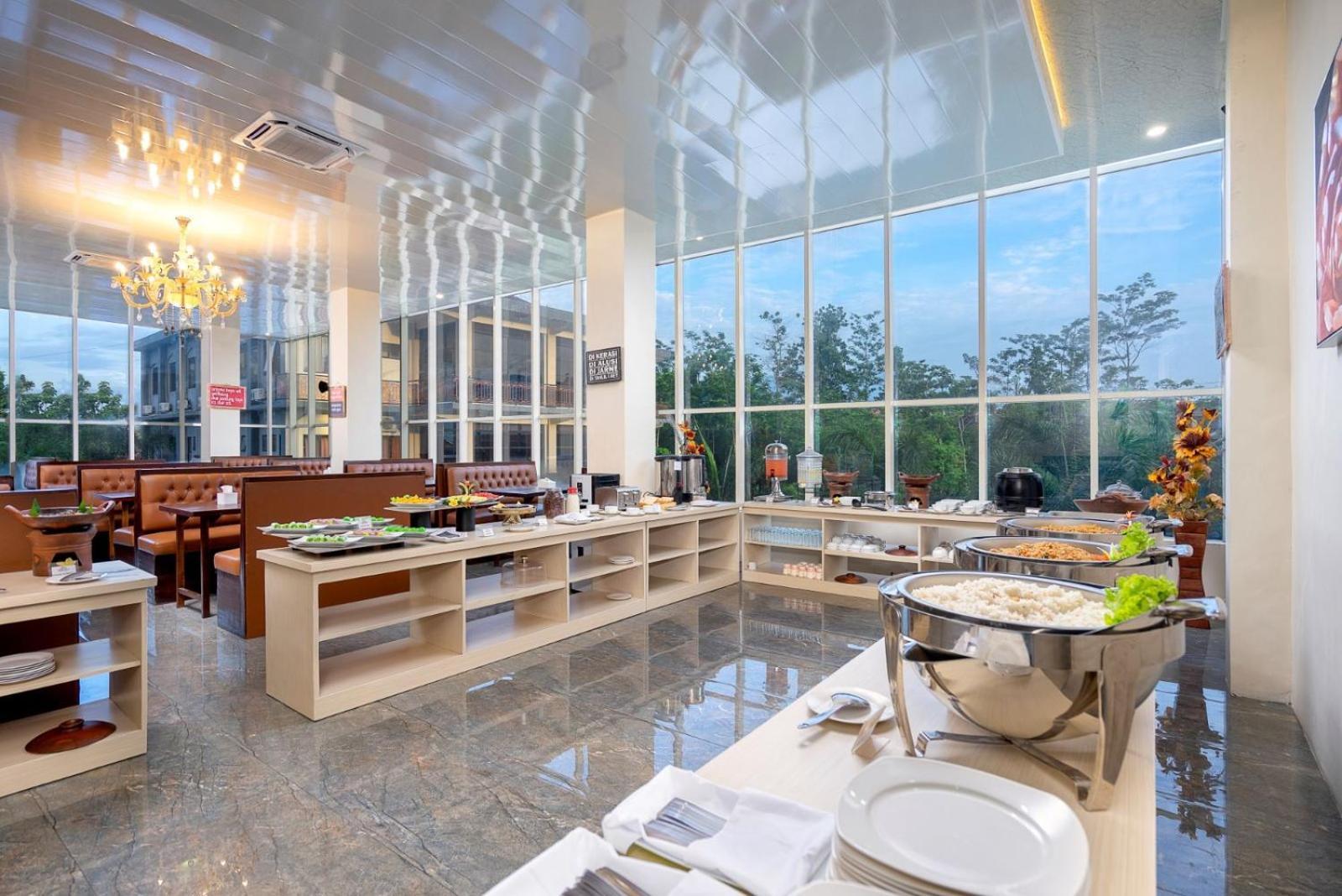Hotel Grand Valonia Jembel Zewnętrze zdjęcie